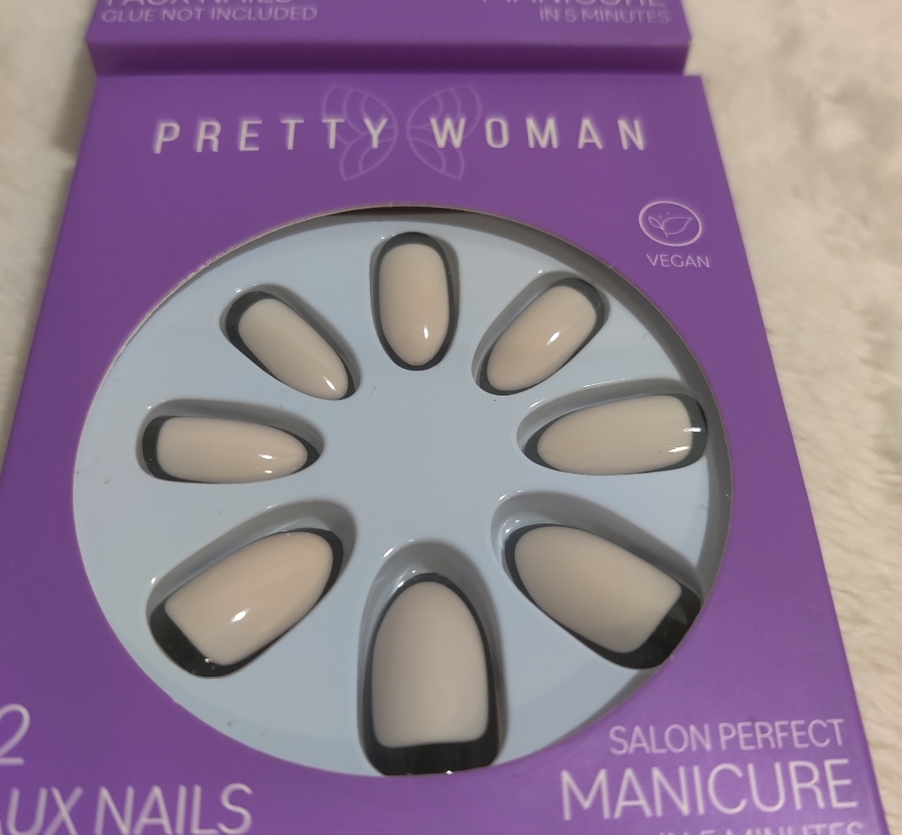 Faux Nails Lot of 5 French Tip & Floral Vegan New Pretty Woman Press On Almond - Picture 4 of 8